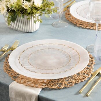 Alternative view of Chantilly Clear/Gold Rim